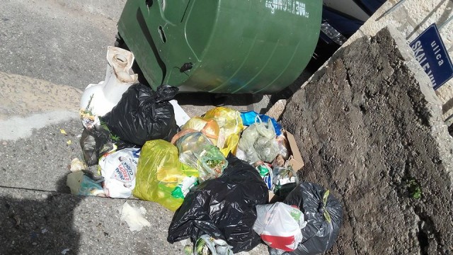 Komunalni otpad u Ulici Skale VIII