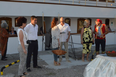 Mala riva, turizam, mini kruzeri