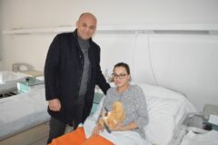 Gradonačelnik u posjetu prvoj rođenoj bebi 13