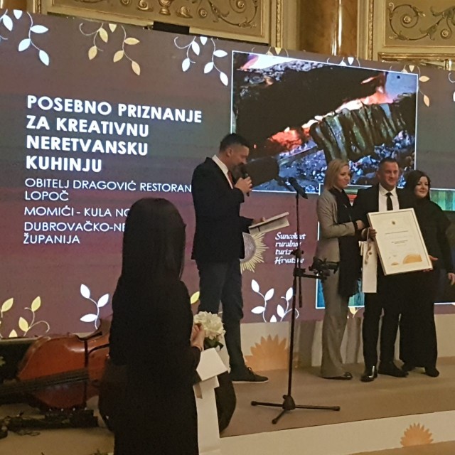 Restoran Lopoč, Zlatni suncokret