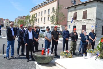 polaganje vijenaca, 4. gardijska brigada, veterani (2)