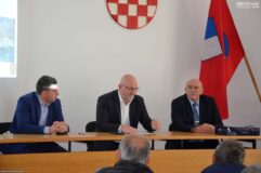 Ministarstvo-hrvatskih-branitelja-Javna-tribina-u-Metkoviću-Veteranski-centri-za-HB-(17)