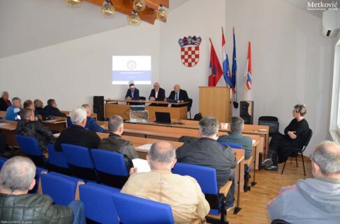 Ministarstvo-hrvatskih-branitelja-Javna-tribina-u-Metkoviću-Veteranski-centri-za-HB-(6)