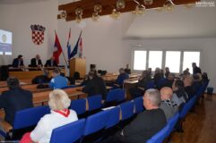 Ministarstvo-hrvatskih-branitelja-Javna-tribina-u-Metkoviću-Veteranski-centri-za-HB-(9)