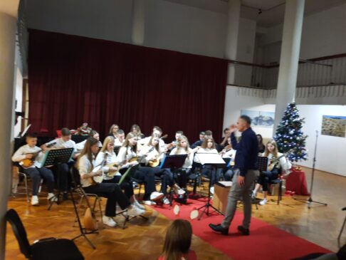 Mandolinski orkestar KUD Metković i Imotski (2)