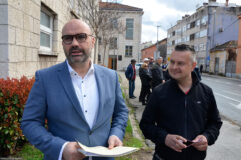 Mirni-prosvjed-obitelji-Bajo,-Gradonačelnik-Metkovića-Dalibor-Milan-(24)