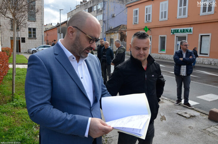 Mirni-prosvjed-obitelji-Bajo,-Gradonačelnik-Metkovića-Dalibor-Milan-(26)