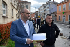 Mirni-prosvjed-obitelji-Bajo,-Gradonačelnik-Metkovića-Dalibor-Milan-(27)