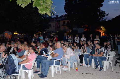 Dan-državnosti-RH---Đani-Maršan-i-klaba-Munita-u-Metkoviću-(29)