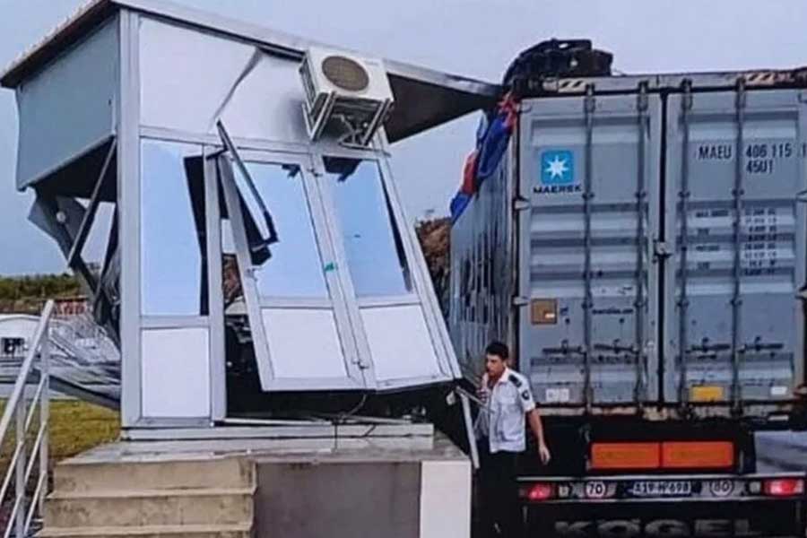 GP Bijača, Teretno vozilo zakačilo carinsku kučicu