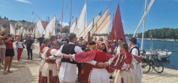 Udruga Baština Neretve Opuzen Maraton lađa Festival mora i mornara Dani u vali Stari Grad na Hvaru ()