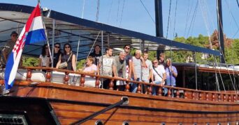 Udruga Baština Neretve Opuzen Maraton lađa Festival mora i mornara Dani u vali Stari Grad na Hvaru ()