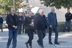 polaganje vijenaca ()