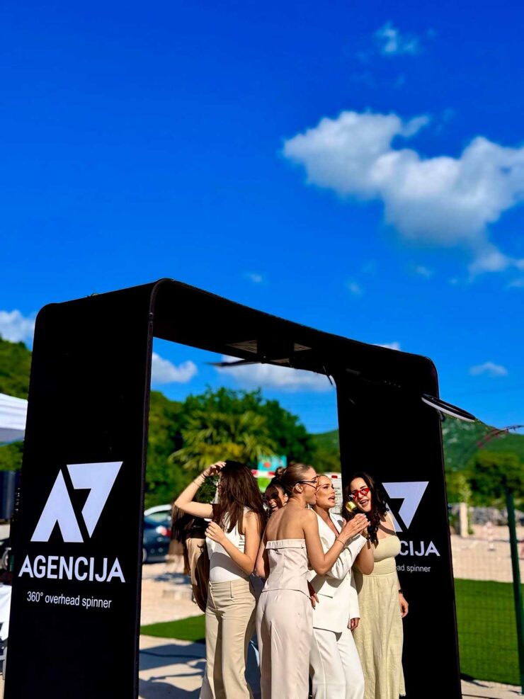 AZ agencija 360 Overhead Booth (4) AZ agencija 360 Overhead Booth (4)