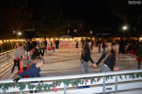 Adventske kućice i klizalište - Koncert fra Marina Karačića