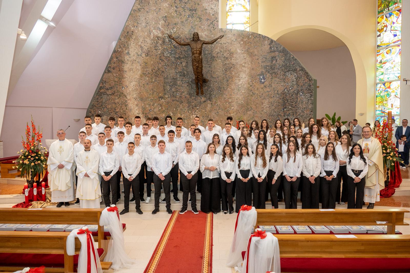 Krizma u crkvi sv Nikole Metković (13)
