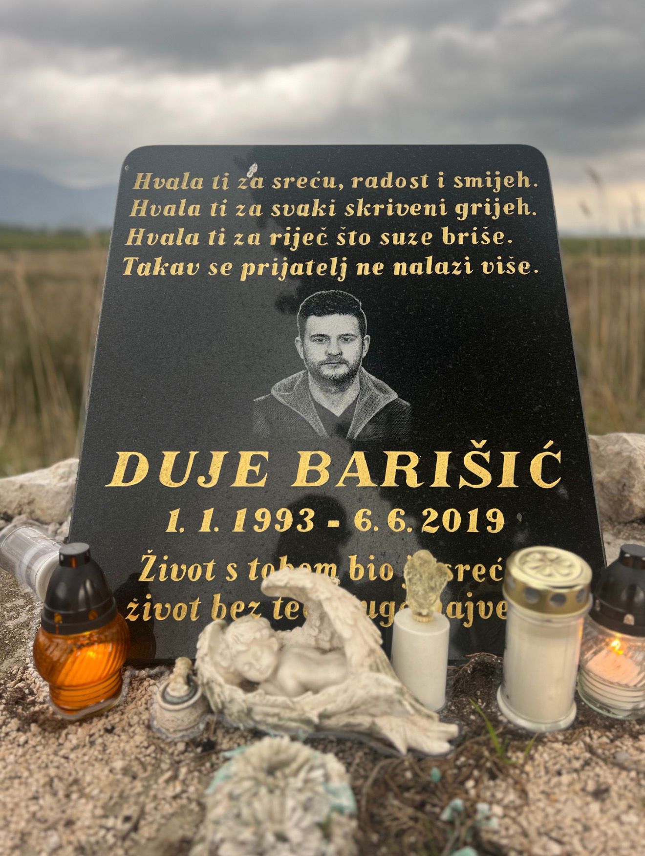 Spomen ploča Duji Barišiću