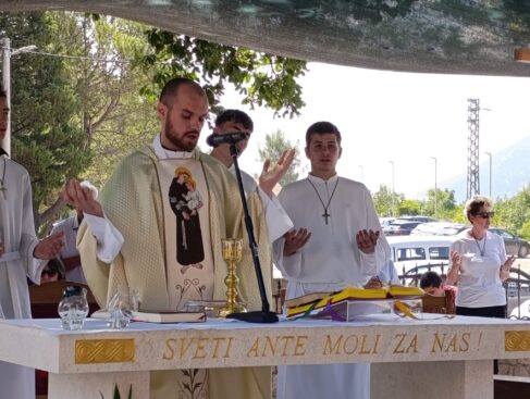 Ministranti župe sv Nikole Metković (7)